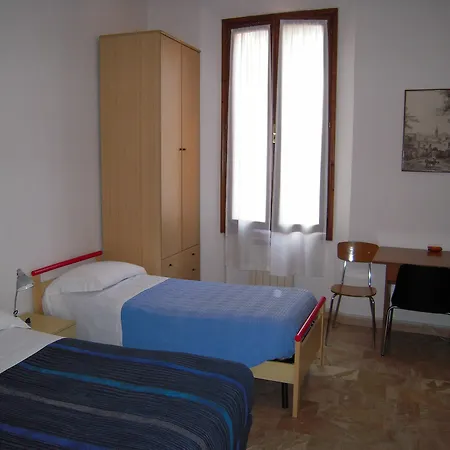 Riva Reno בית הארחה 2*
