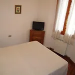 Πανσιόν Riva Reno 2*