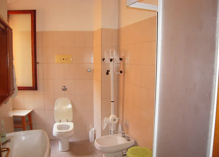 Konukevi Riva Reno Bolonya